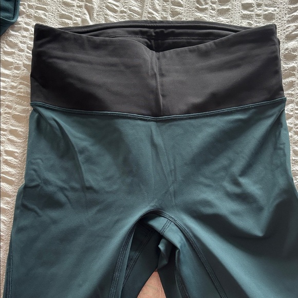 Set lululemon athletica Teal and Black leggings and sports bra - Picture 11 of 13